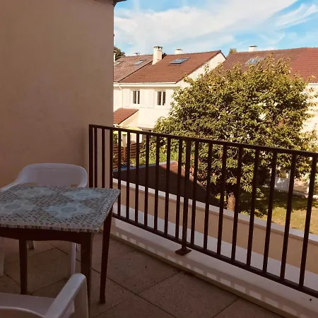 Relais De Courlande, Proche Versailles